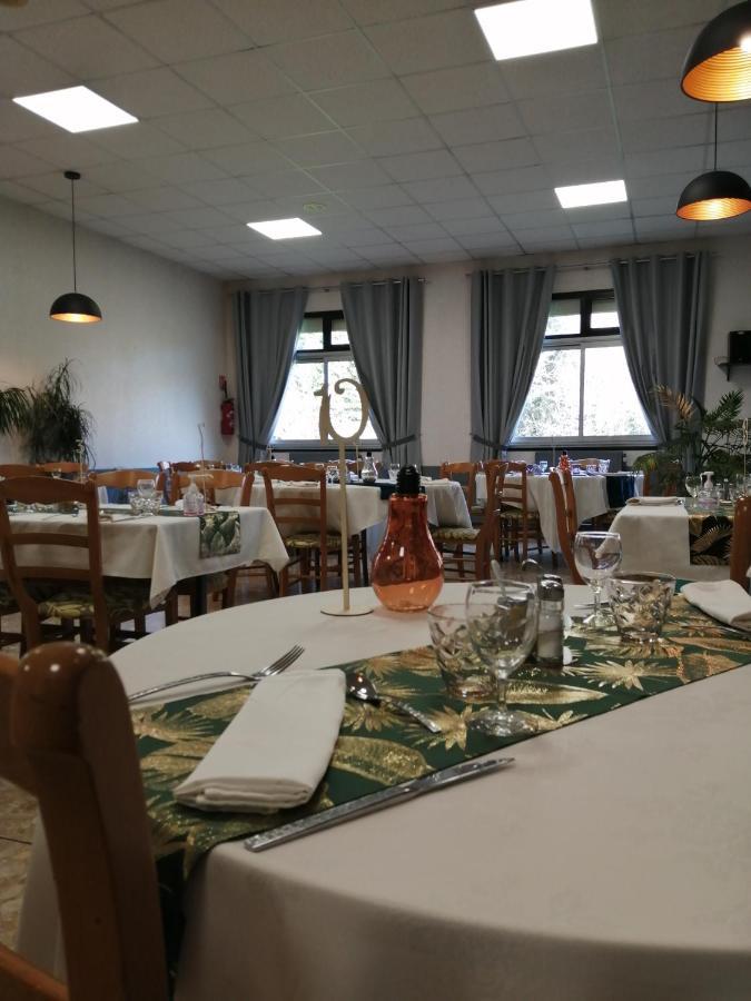 Hotel Restaurant La Grenouillere Vitre  Exterior photo