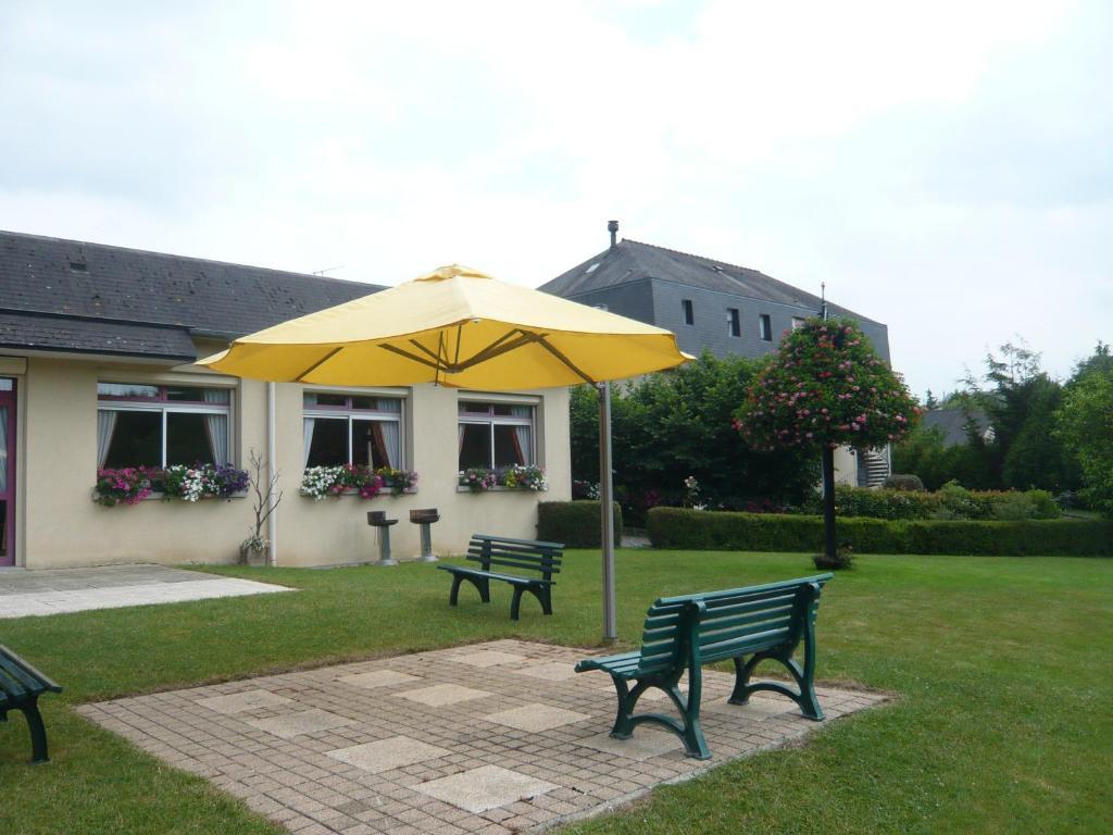 Hotel Restaurant La Grenouillere Vitre  Exterior photo