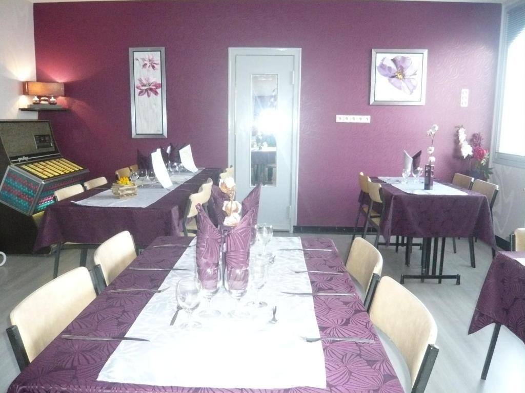 Hotel Restaurant La Grenouillere Vitre  Exterior photo